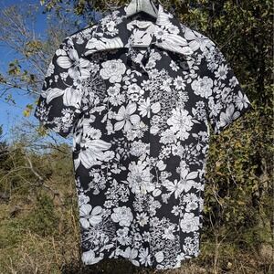 Vintage 70s Floral Button Up Blouse Women's Small Dagger Collar Black White Boho